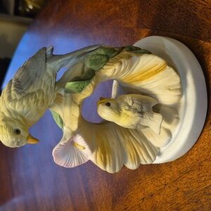 Vintage 1984 Yellow & Black Mother Bird and Baby Ceramic Figurine Teleflora